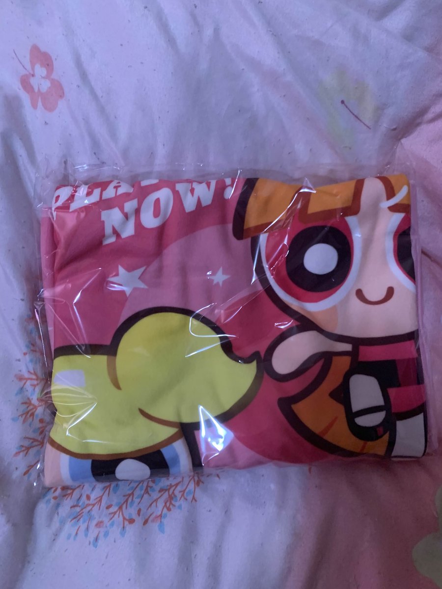 KaylaTechHeart's tweet image. I am one of the people that won the PPG x CROB raffle, and got a blanket out of it! It even has buttons to wear as a cloak q3q I love it so muchhhh-

#ppg #powerpuffgirls #crob #cookierun #ovenbreak