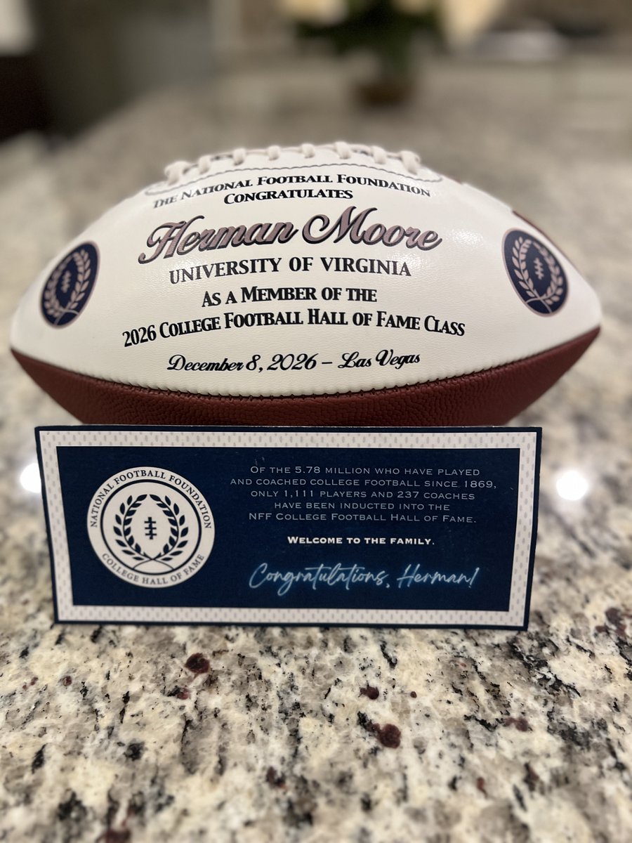 HMAN84's tweet image. Received my @cfbhall package in the mail today. Love it.

@NFFNetwork @UVAFootball