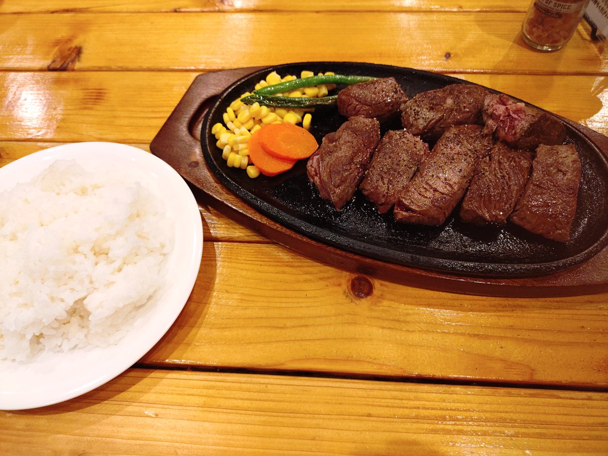 ゴールドステーキさんで1ポンドいただきました☆ 柔らかい赤みのお肉堪能しました♪ ステーキはたまのご馳走にいいですねぇ♪ #ステーキ #ゴールドステーキ  #肉 #お肉食べよう #