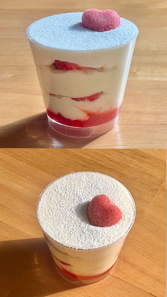 「 주인장의 깜짝 디저트 」

🍓 베리스윗 베린

딸기 젤리, 샹티 크림
생딸기, 바닐라 쿠키
군고구마 디플로마트 크림
딸기 콩포트

겨울이니까 딸기와 고구마가 들어간 디저트가 먹고 싶어서
소량이지만 만들었습니다 •• 감사합니다 🍠