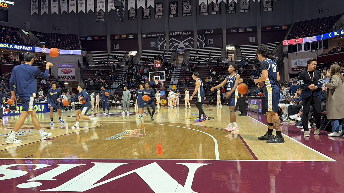 TreySterner5345's tweet image. Made it to Great Southern Bank Arena in Springfield for Bass Pro TOC

St. John Bosco (CA) and top ranked 2026 Christian Collins taking on Kickapoo (MO)