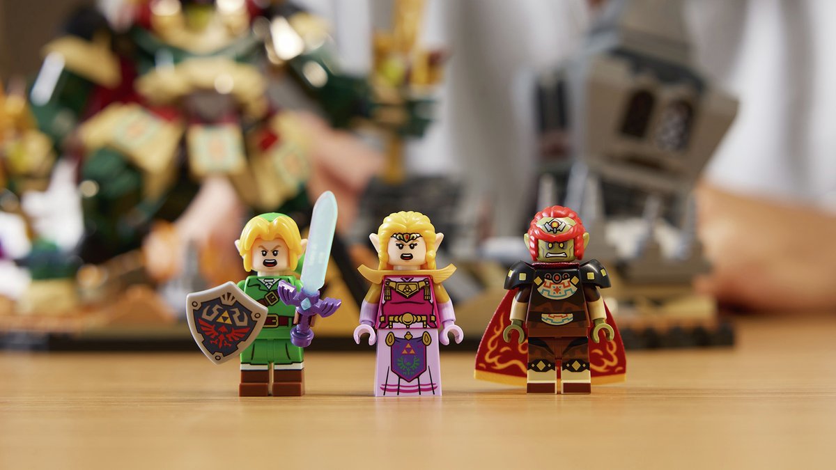 denfaminicogame's tweet image. 『ゼルダの伝説 時のオカリナ』ガノン城での決戦を再現したレゴセットが3月1日発売。本日より予約受付中
news.denfaminicogamer.jp/news/260117c

巨大なガノンや崩れ落ちる城をレゴブロックで表現。リンク、ゼルダ姫、ガノンドロフのミニフィギュアや、マスターソード・ハイリアの盾なども付属