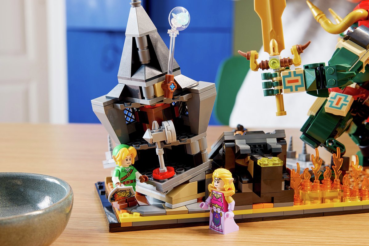 denfaminicogame's tweet image. 『ゼルダの伝説 時のオカリナ』ガノン城での決戦を再現したレゴセットが3月1日発売。本日より予約受付中
news.denfaminicogamer.jp/news/260117c

巨大なガノンや崩れ落ちる城をレゴブロックで表現。リンク、ゼルダ姫、ガノンドロフのミニフィギュアや、マスターソード・ハイリアの盾なども付属