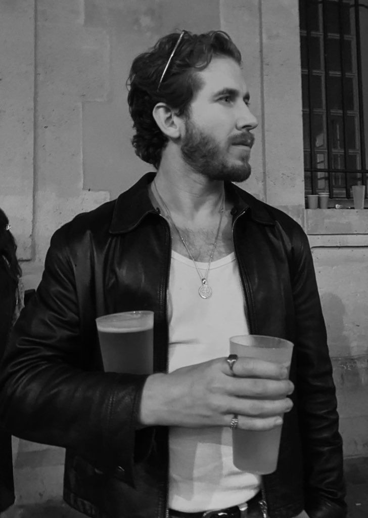 BattinsonMarvel's tweet image. "i just want Eloise to find someone fit"

A fit plant daddy is on his way!