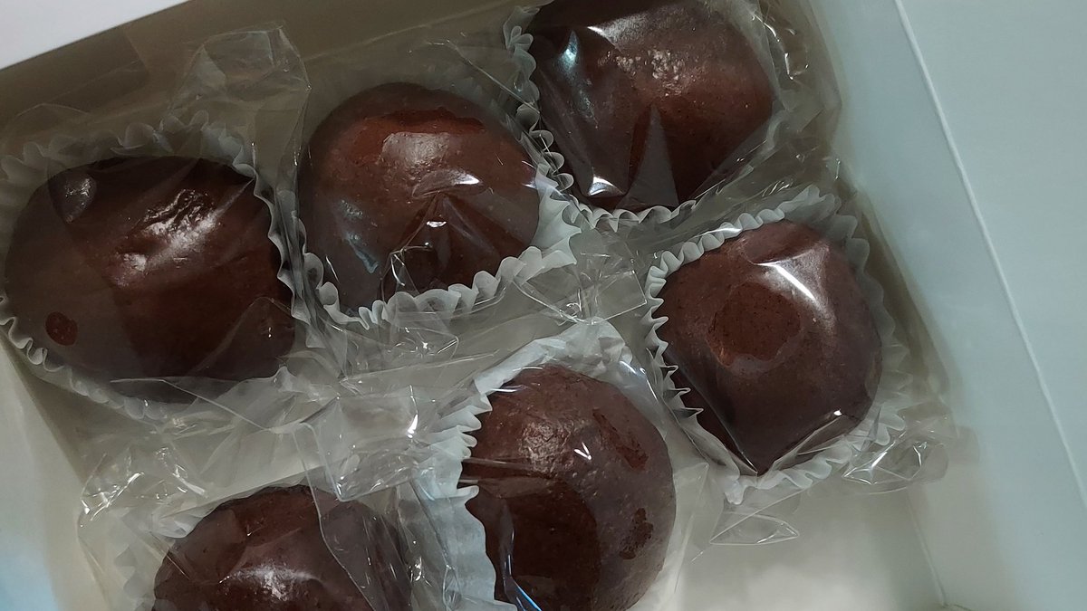 두쫀쿠를 선물로 
받았는데..너무 달아요..
한개이상은 못 먹겠다 🥹