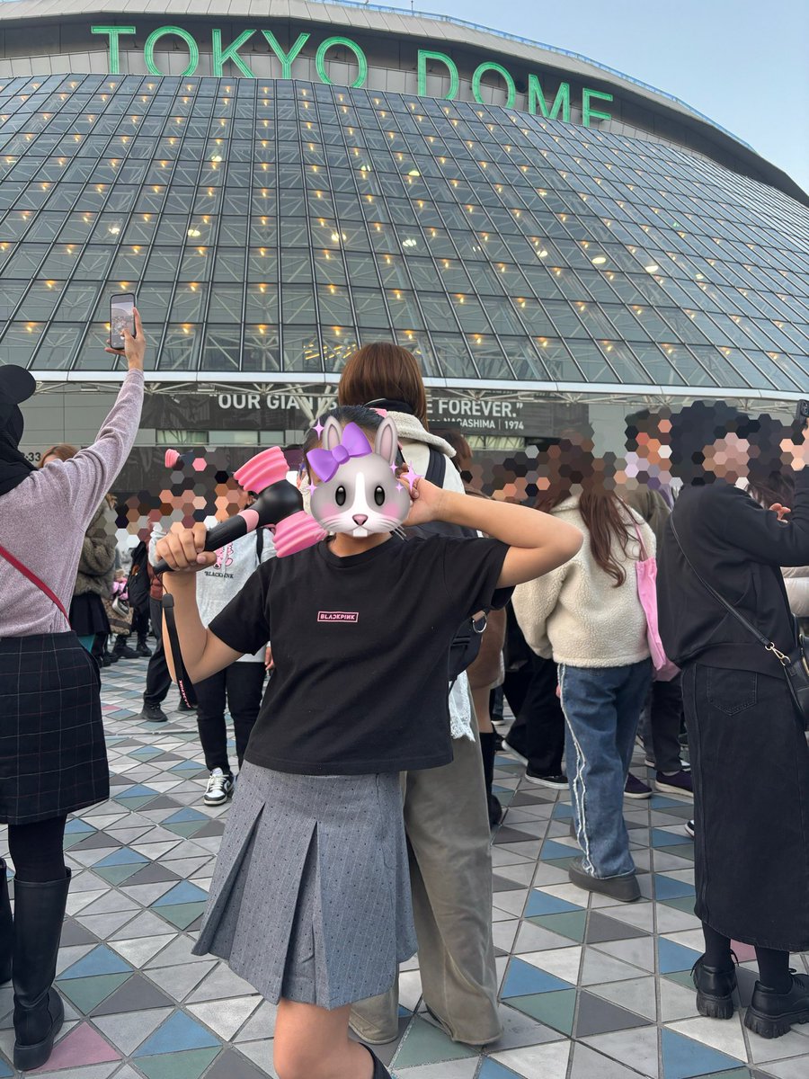 RieBjay's tweet photo. 奇跡的に前日にチケットがゲットできて🥺見切れ席だったけど、最高に楽しかった😭🖤🩷
トロッコ近くて、メンバーの顔が肉眼で見えて嬉しかったなぁ🥰✨
娘も生でBLACKPINKとダンサーさんみれて本当に良い刺激もらった🥳🩷
ありがとう🖤🩷
#BLACKPINKinTOKYO #BLACKPINK #ブルピン https://t.co/YydiOwf4lZ