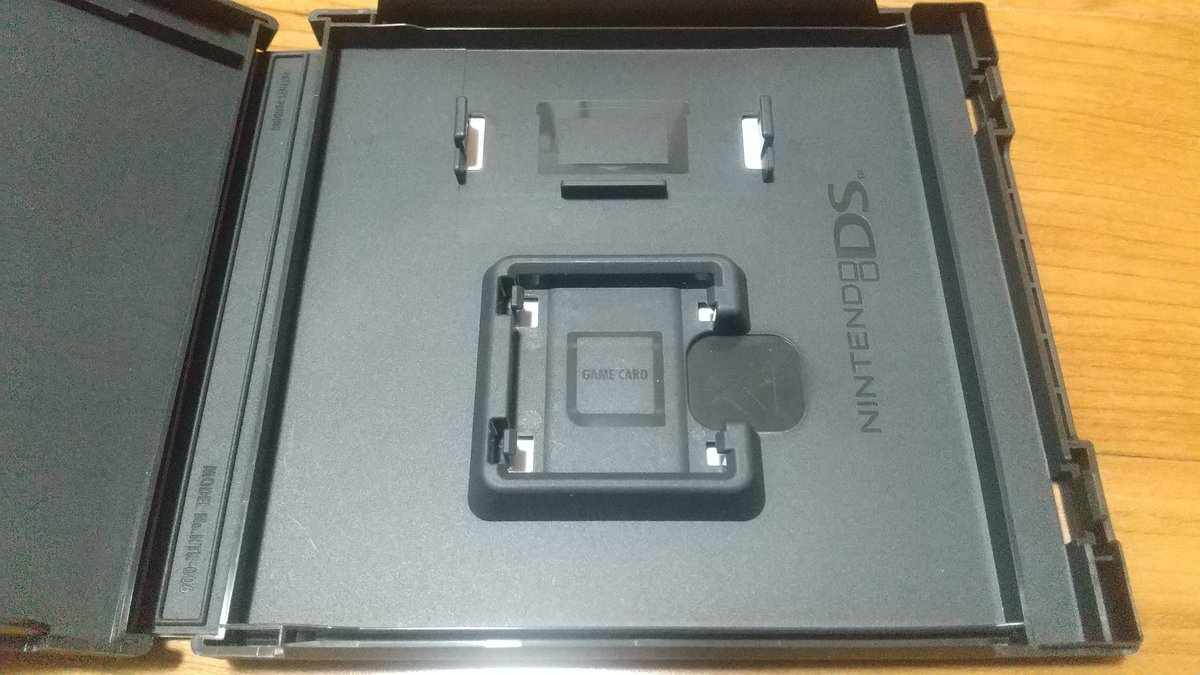 一ヶ月前にメルカリで約3万円のプレミアソフトを購入したのですが、届いてみると中身は空っぽ(100メガショック)！

出品者に聞くと「絶対に入れた」との返答。そこで事務局に問い合わせて約3週間……本日になってやっと回答があり、保証される事になりホッとしています。

みんなも気をつけようね。