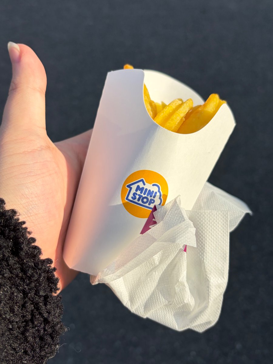 Tei_ebi's tweet photo. Xフライドポテト無料券プレゼント企画！🍟
1/17 14:00~15:00に @ministopfanと #バリとXポテ活 をつけてミニストップのXフライドポテトの画像を投稿しよう！
https://t.co/gX4XdU5O6p 

あらゆるポテトの中でい��ばんうまい https://t.co/UDFpa9Ey3o