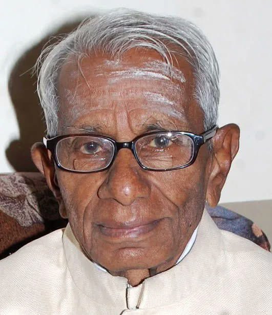 ಕರ್ನಾಟಕದ ಹಿರಿಯ ರಾಜಕಾರಣಿ ಹಾಗೂ ಮಾಜಿ ಸಚಿವರಾದ ಶ್ರೀ ಭೀಮನಣ್ಣ ಖಂಡ್ರೆ ಅವರ ನಿಧನದ ಸುದ್ದಿ ಮನಸ್ಸಿಗೆ ತುಂಬಾ ನೋವು ತಂದಿದೆ.
ಅವರ ಆತ್ಮಕ್ಕೆ ಶಾಂತಿ ದೊರಕಲಿ ಎಂದು ಪ್ರಾರ್ಥಿಸುತ್ತೇನೆ.ದುಃಖದ ಈ ಸಂದರ್ಭದಲ್ಲಿ ಅವರ ಕುಟುಂಬ ಸದಸ್ಯರಿಗೆ ಅಭಿಮಾನಿಗಳಿಗೆ ಈ ನೋವನ್ನು ಭರಿಸುವ ಶಕ್ತಿ ದೊರಕಲಿ ಎಂದು ಪ್ರಾರ್ಥಿಸುತ್ತೇನೆ.
#BheemannaKhandre