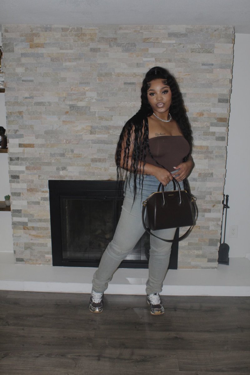 OMG_ITS_FatFat's tweet photo. Dthang Favorite Jeans Was Amiris 🤎 https://t.co/W5wUBXgivy