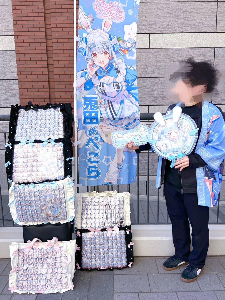 みんなの長〜〜？？

＼＼＼＼＼＼＼＼＼ぺこら！／／／／／／／／／

現地で全力応援📣
たくさん準備したデコうちわと痛バ、ネムボと一緒にのぼりとお写真撮った！
大好きなぺこちゃん、頑張ってね✨

❥ #きゅるるん大作戦
❥ #野うさぎ同盟
❥ #ぺこちゃんみて
❥ #きゅるるん大作戦DAY1