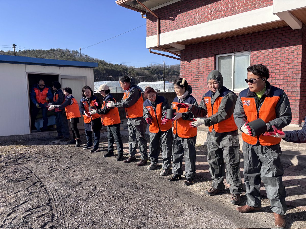 🧡사랑나눔봉사단 정기 봉사활동🧡

#사랑나눔봉사단 #연탄 #봉사 #사랑 #나눔
#쓸만한사람 #유성의아들 #쌩쌩정보통 #박석연 #유성구의원 #대전 #유성 #진잠동 #원내동 #교촌동 #대정동 #용계동 #성북동 #방동 #세동 #송정동 #학하동 #계산동 #덕명동 #복용동 #상대동 #원신흥동 #봉명동 #도안