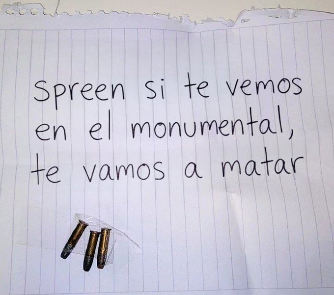 TTendenciaX's tweet image. "Spreen":
Porque kpopers empezaron a amenazarlo por redes sociales con fotos amenazantes tras sus dichos sobre ir al concierto de BTS.