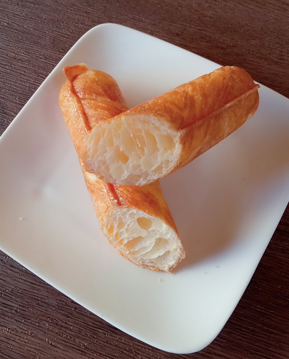 おかげさまでクロワッサンバーとベルギーワッフルも手土産としてお買い求めいただく事も増え、タイミングが合わず売り切れになってしまったお客さま大変申し訳ございません🙇

発酵など準備が必要なため3時間ほど前までにご連絡いただければ準備します。
手土産などで必要な時は、ぜひご連絡ください😊