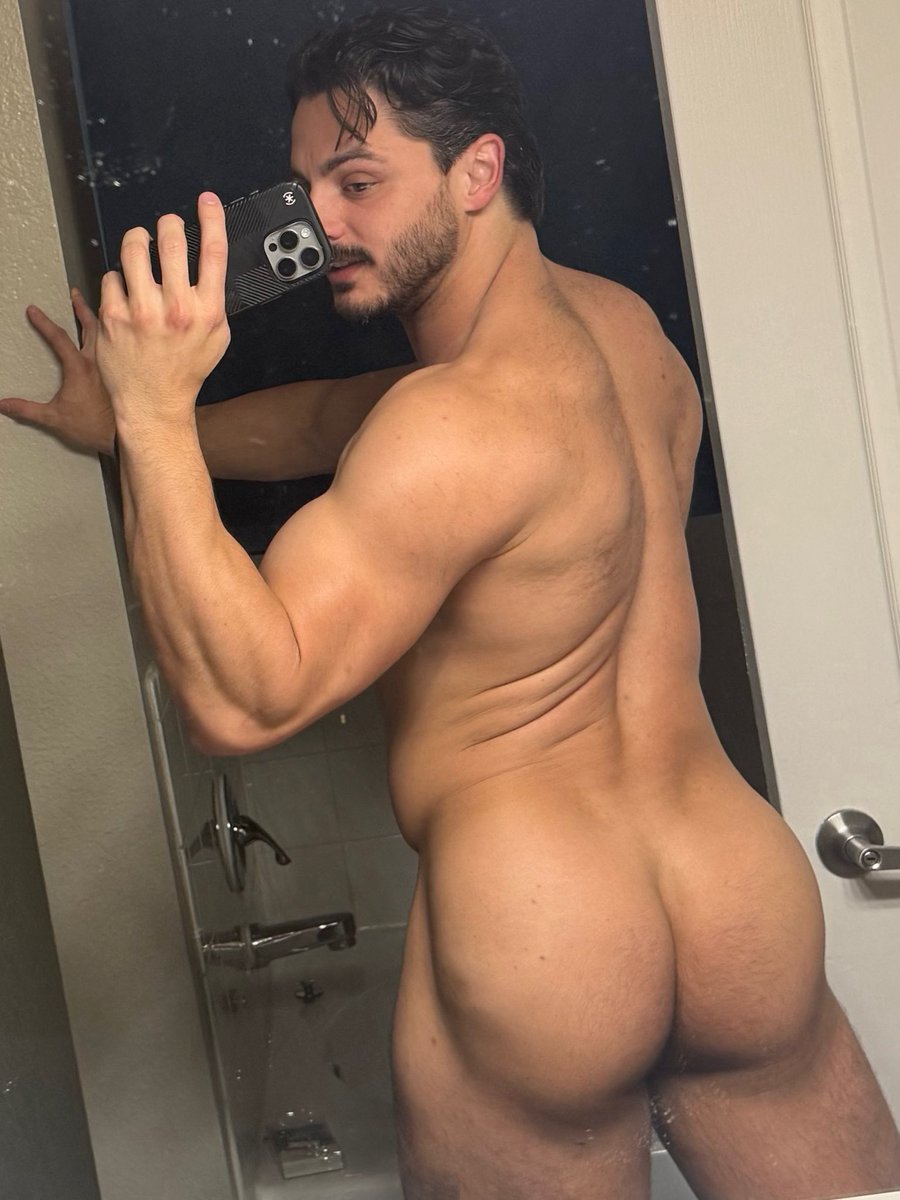 It is SO hard to take ass photos. Y’all tops are so lucky. Enjoy this bum and send boner pics.