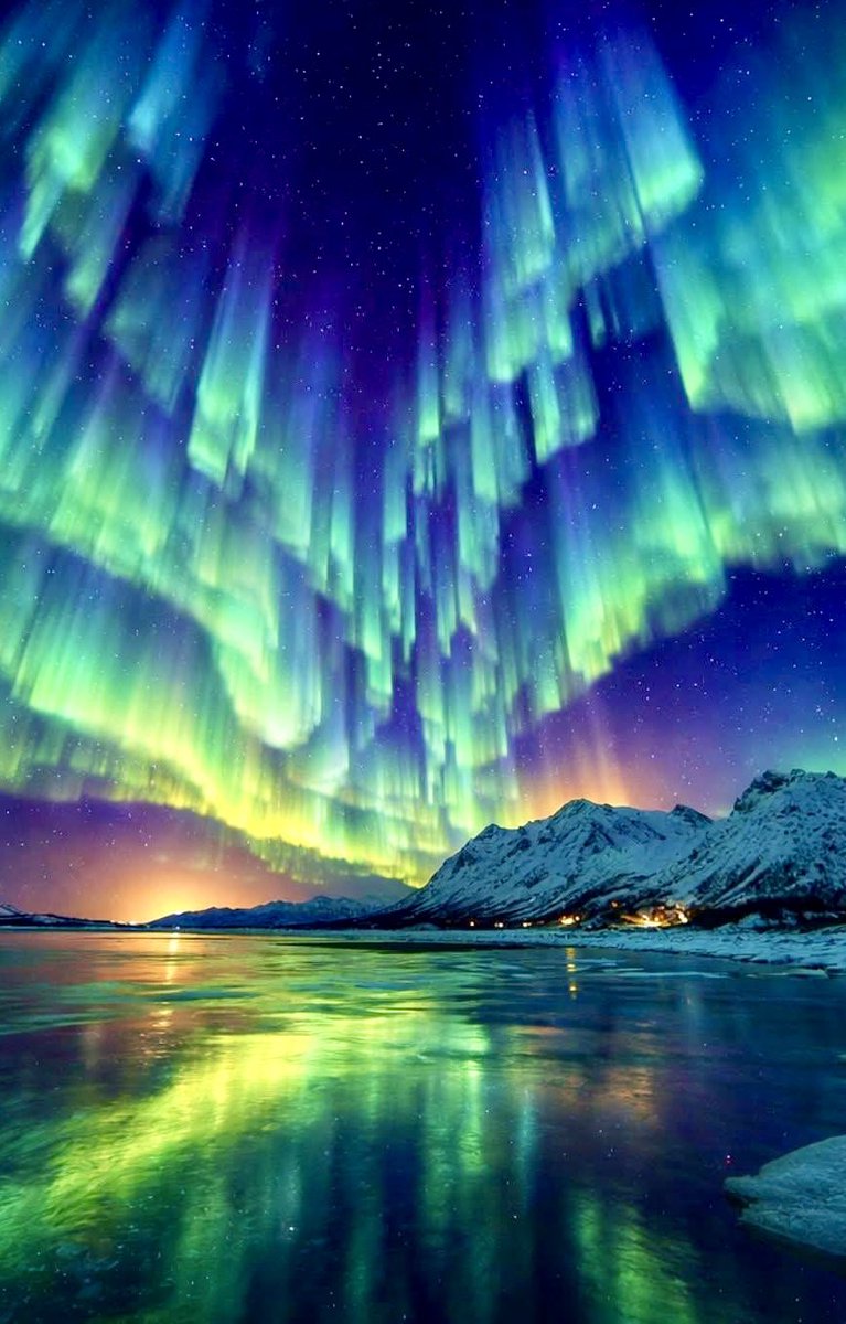 #صباح_الخير 🌹 

قال تعالى : ( فَلَا أُقْسِمُ بِالشَّفَقِ (16) وَاللَّيْلِ وَمَا وَسَقَ (17) وَالْقَمَرِ إِذَا اتَّسَقَ (18) لَتَرْكَبُنَّ طَبَقًا عَن طَبَقٍ (19) فَمَا لَهُمْ لَا يُؤْمِنُونَ (20) وَإِذَا قُرِئَ عَلَيْهِمُ الْقُرْآنُ لَا يَسْجُدُونَ ۩ ) 

ظاهرة الشفق القطبي