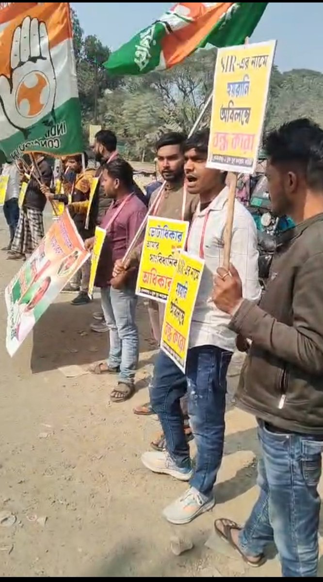 IYCWestBengal's tweet photo. Harassment of common people in the name of SIR will not be tolerated!
On 16 Jan 2026, Beldanga-1 Block Youth Congress held a strong protest at the BDO office against the anti-people SIR.
No fear—the protest is our strength.
✊ Youth Congress means struggle.
#StopSIR #YouthCongress #FightForRights
