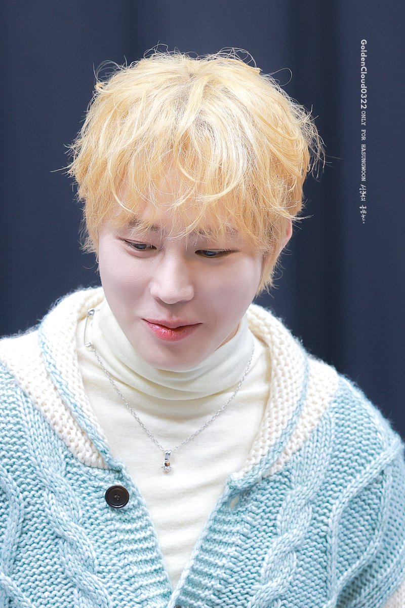 GoldenCloud0322's tweet photo. 260111      
하성운 시그 팬싸         

하얗고 반짝반짝 ✨

#하성운 #HASUNGWOON #Tell_The_World @gooreumseng https://t.co/JaejRuLzgt