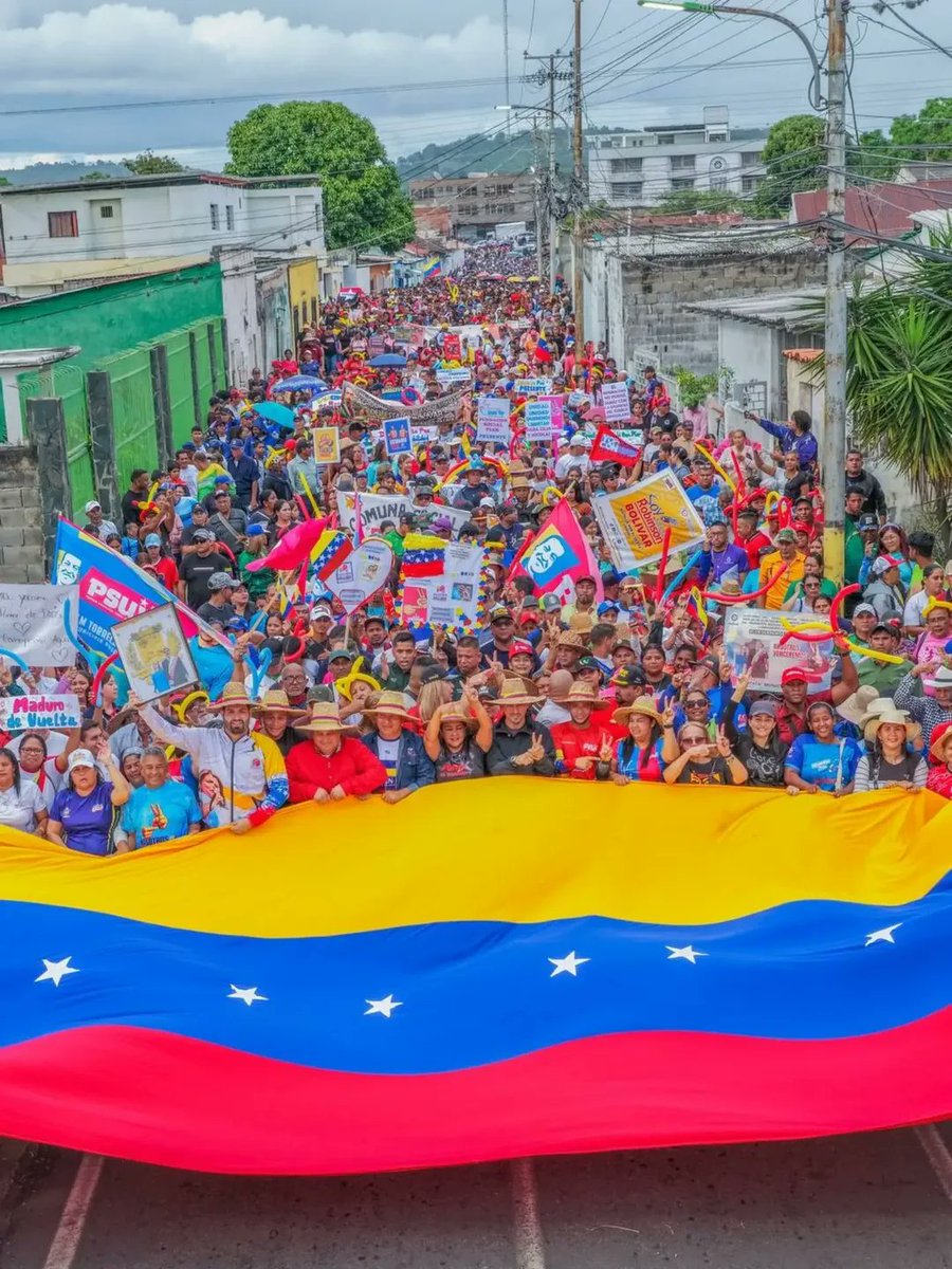 En Upata, junto al pueblo campesino del estado Bolívar, marchamos contra la agresión imperialista y el secuestro de nuestro presidente <a href="/nicolasmaduro/">Nicolás Maduro</a> y nuestra primera combatiente <a href="/florescilia/">Cilia Flores</a>.

El pueblo sigue en la calle. 
La paz no se negocia. 
¡Unidos venceremos!