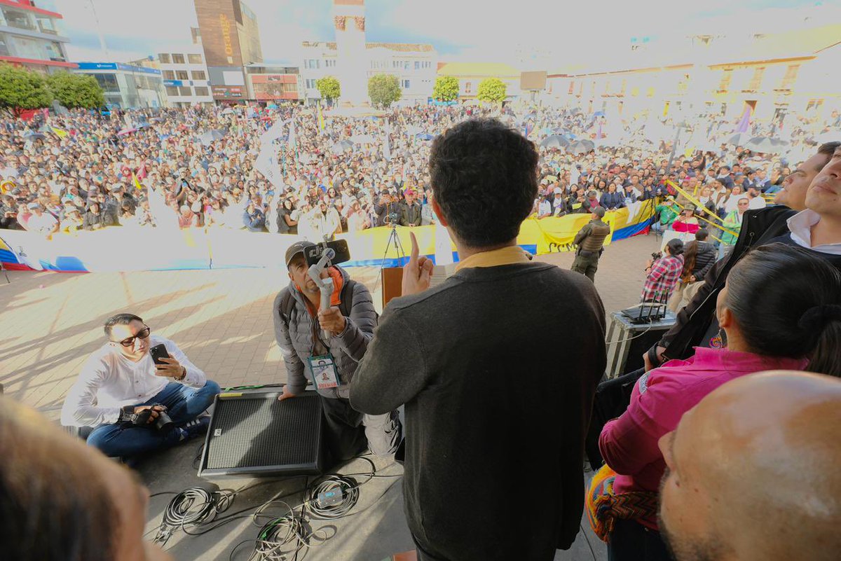 IvanCepedaCast's tweet image. DESESPERADOS

¿Serán los actos multitudinarios, mis discursos, mis propuestas y el entusiasmo de la gente lo que tiene tan desesperada a la extrema derecha y sus propagandistas? ¿Será esta la razón de tanta mentira, “rumor” y campaña sucia?