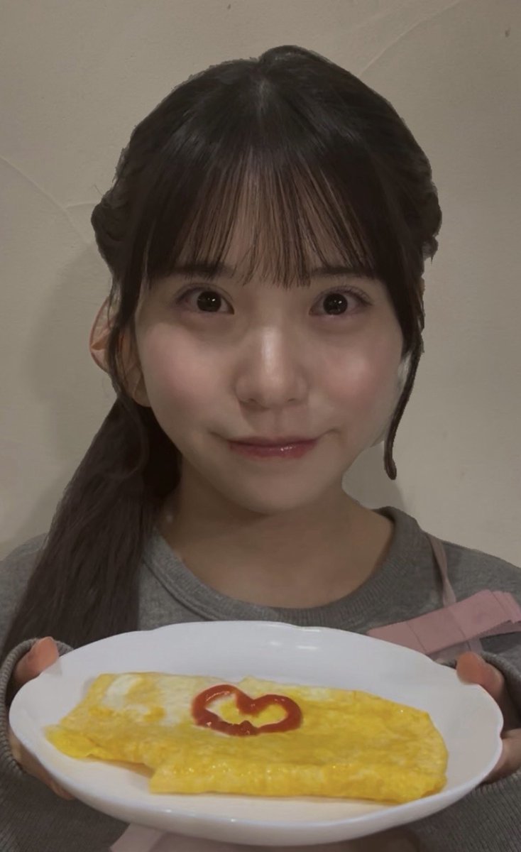 みてー！！！
まずはオムレツ作ってみた૮꒰ྀི ˶ᵔ ᵕ ᵔ˶ ꒱ྀིა
ちょっと固かったけど、ハートよければすべてよし、だよね？♡
#まにゃレシピ　おいしく作れるように頑張る❣️