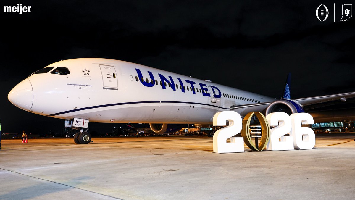 IndianaFootball's tweet image. Made it to Miami. ✈️🌴