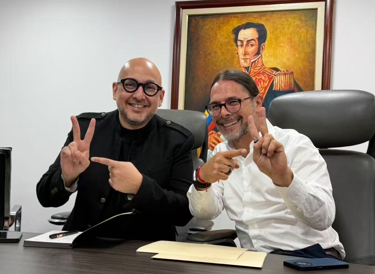 luchaalmada's tweet image. Mi agradecimiento a la Presidenta Encargada @delcyrodriguezv por toda la confianza. Auguro para mi hermano @maperezpirela todo el éxito en esta gran responsabilidad. 

¡Venceremos!