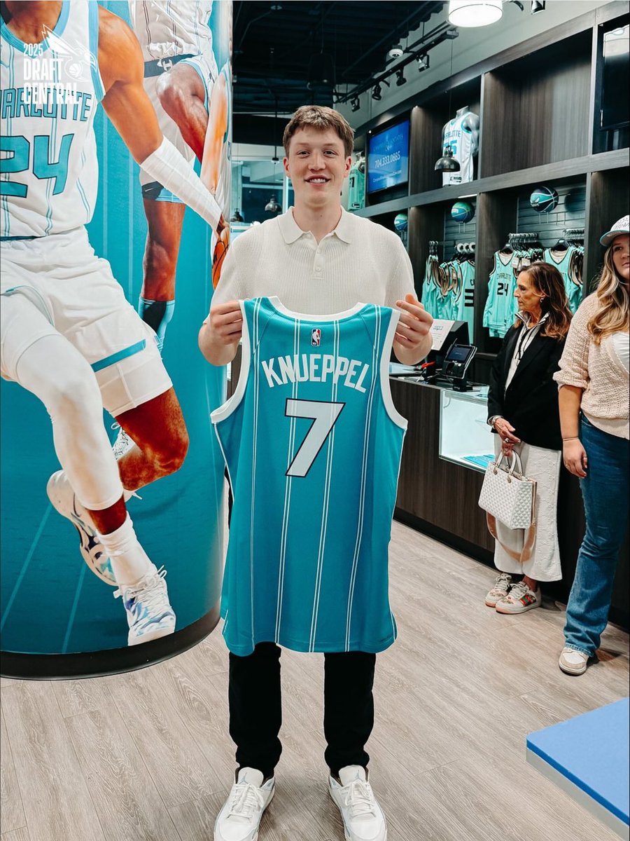 No city has had NFL / NBA Rookies of the Year since Detroit in 1967. 

That could change this year- Charlotte ⬇️