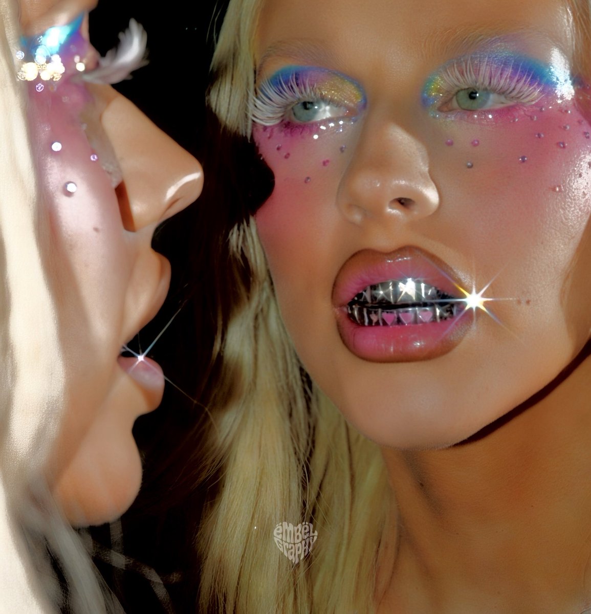 embelgraphy's tweet image. Christina Aguilera debuts a new look! 👀