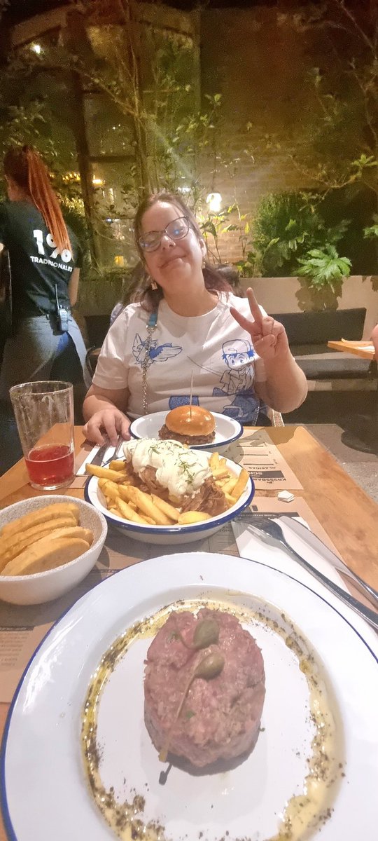 Celebrando mi ascenso a cliente con <a href="/koryu084/">La Jefa 🐀💚🐱</a>