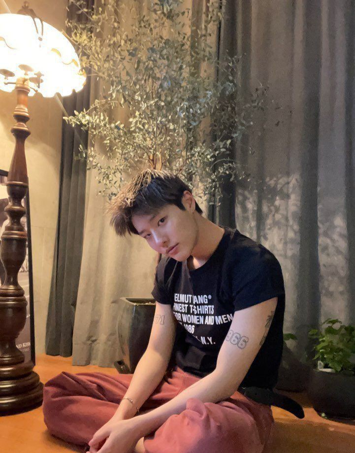 avoidrant's tweet image. Woke up to the rain and nothing to do but sleep again.