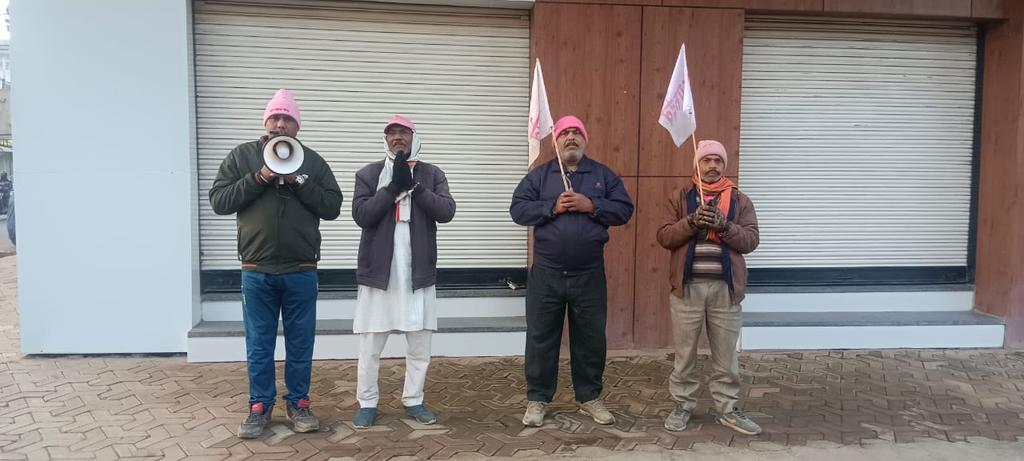 जयगुरुदेव 
शाकाहार ही जीवन का मर्म है 
#जहां_दया_तहां_धर्म_है
सेवा में शर्म नहीं जुनून चाहिए।
प्रेमियों आइए और सेवा दीजिए।
जयगुरुदेव