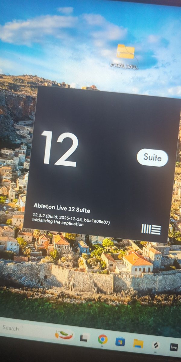 Relrizzy's tweet image. What kind of beat should I make today ? #ableton #beatmaker #producer