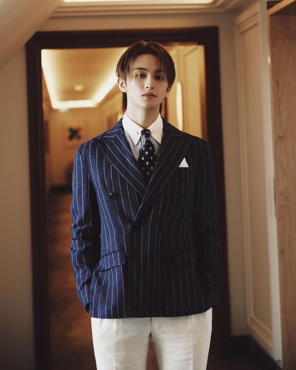 merlynsie's tweet image. Mark in London                    Mark in Milan