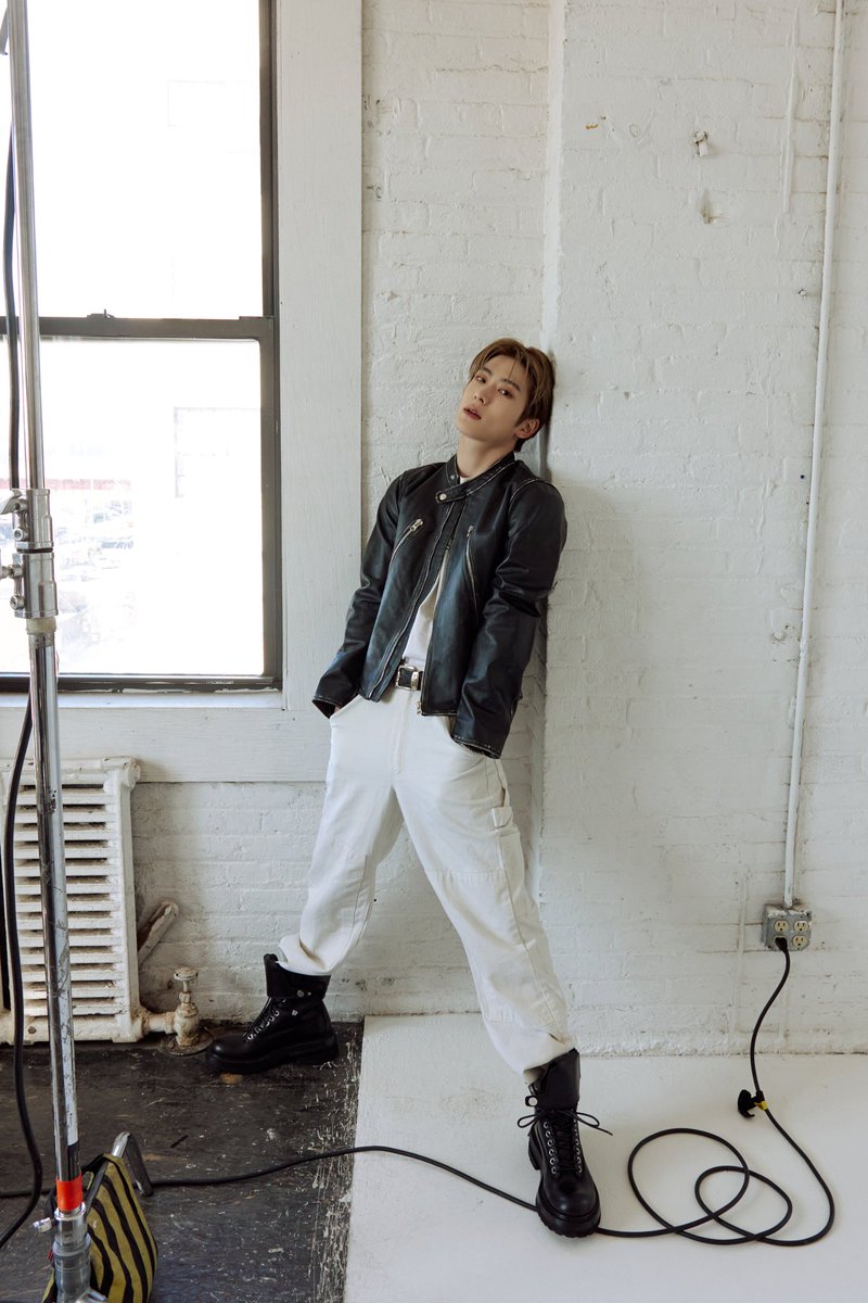 truebluemooon's tweet image. อดพูดไม่ได้ว่ายกให้ ay-yo เซ็ตนี้เป็นรูปที่ทีเซอร์วงที่ดีที่สุดของแจฮยอน ทั้งๆที่ช่วงปล่อยแรกๆเป็นเซ็ตที่ค่ายไม่ลงทุนจนแฟนคลับบ่นว่าไปถึงเมกาแต่ถ่ายกับฉากไม่พร้อม 5555 แต่อินเนอร์แจฮยอนกินขาดมากจนทุกคนชอบ น่าจะเป็นเซ็ตที่เห็นผ่านตาแทบทุกเดือนได้เลย