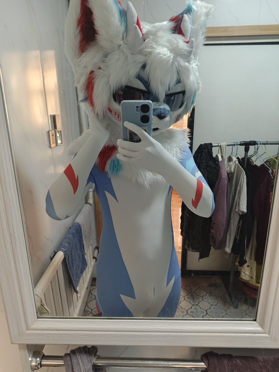 洛予暮至 tweet media