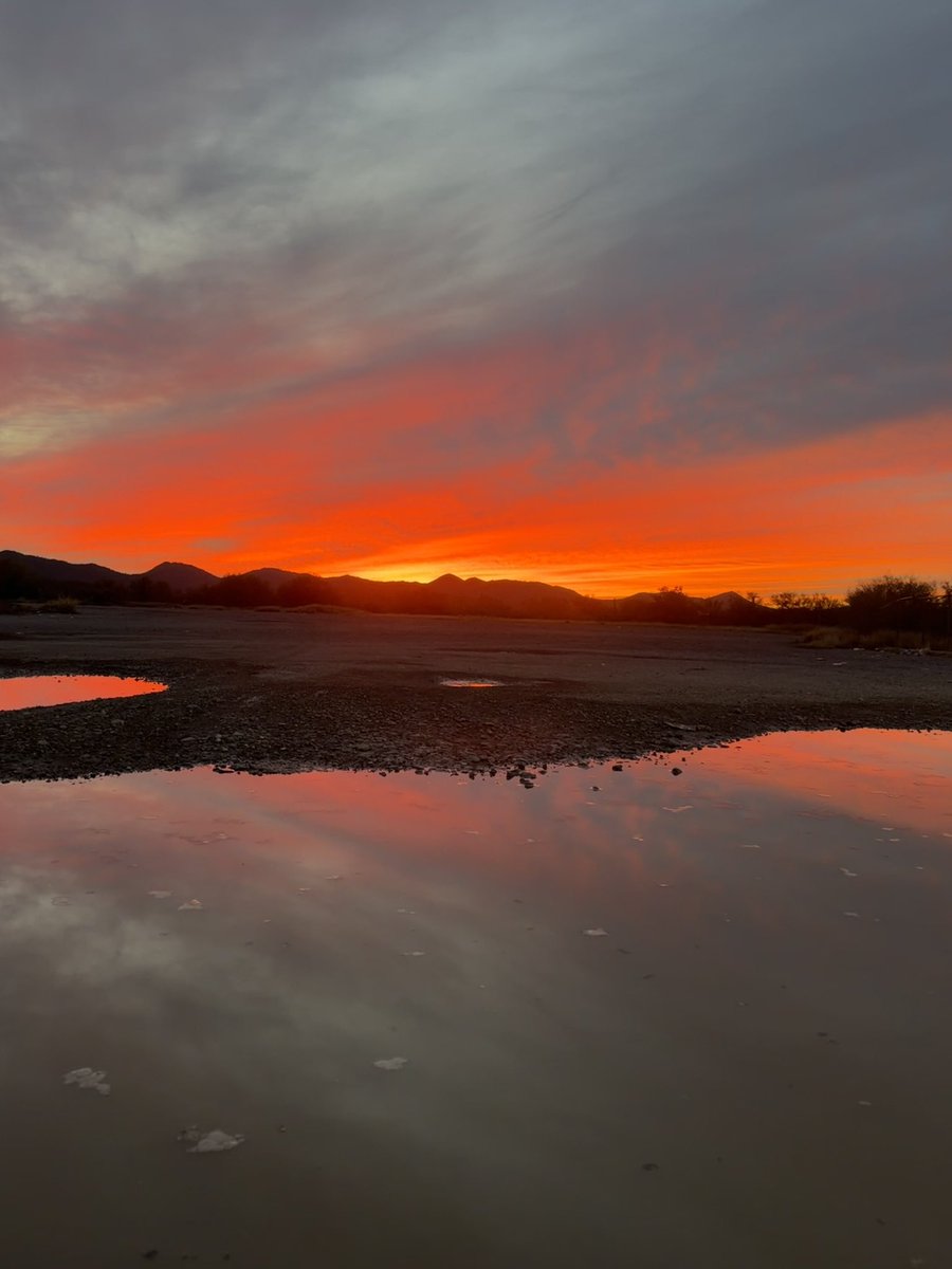 Que tengan una muy buena noche 🌙 de viernes y un extraordinario 👍 fin de semana. 

¡ Saludos 👋! 

#atardecer #sunset #findesemana #weekend  #goodvibes #buenasvibras