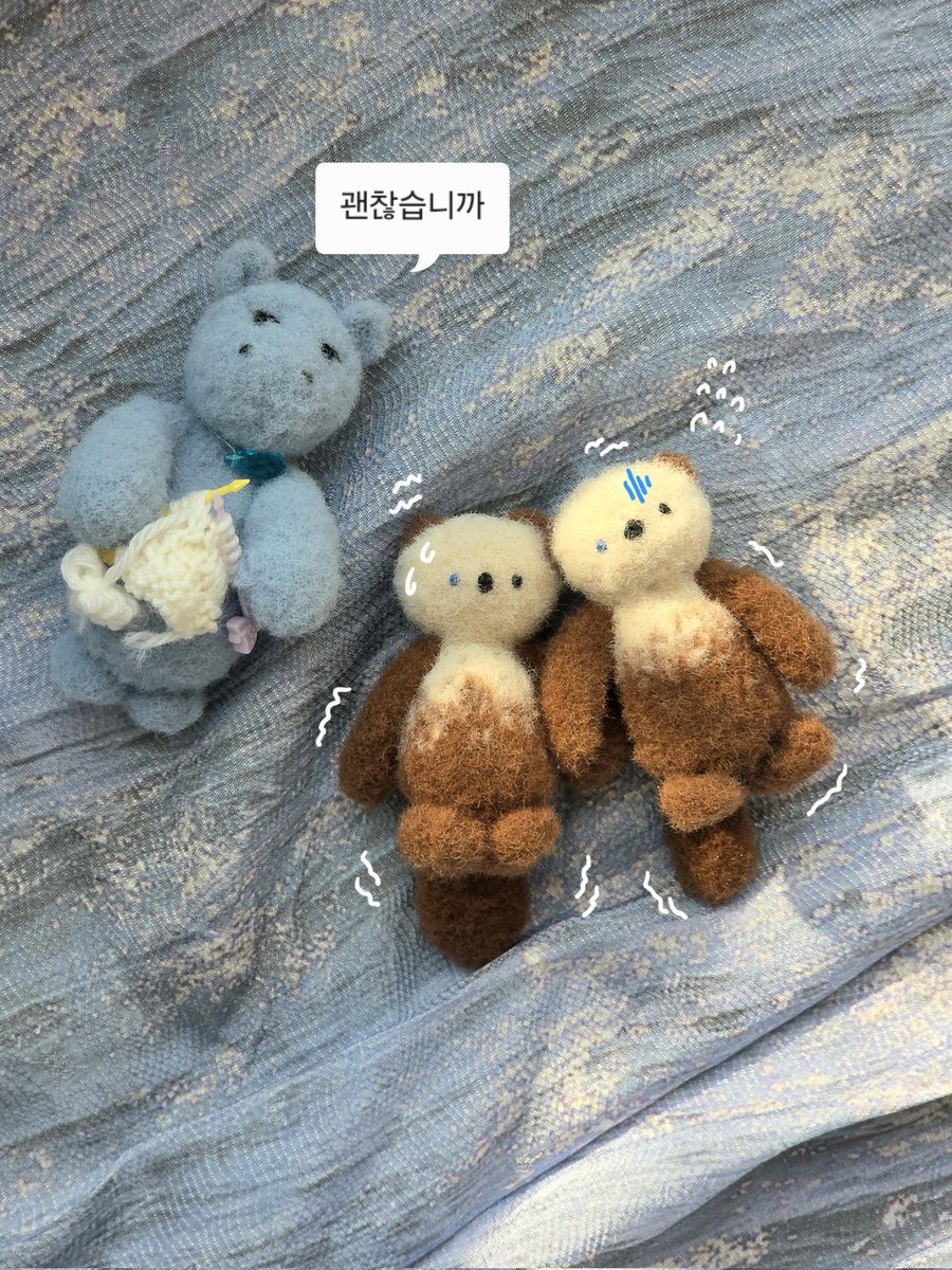 holololo81801's tweet image. 해달들은 떠내려가지 않기 위해 서로 손을 붙잡습니다 #어바등