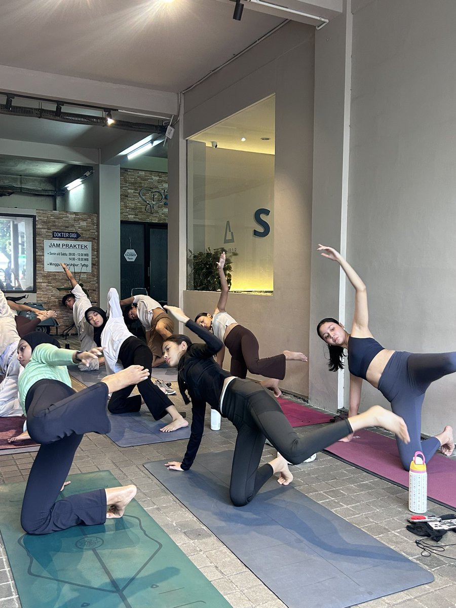 UI Fashion Week 2026 tweet media