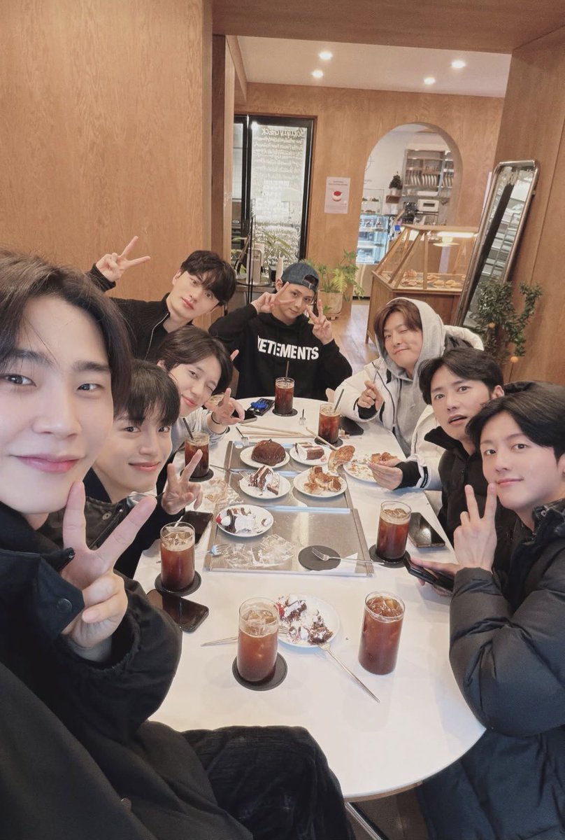 bearP_0809's tweet photo. 유태율 배우 인스스 속 빈리다! https://t.co/RRUdxirkHs