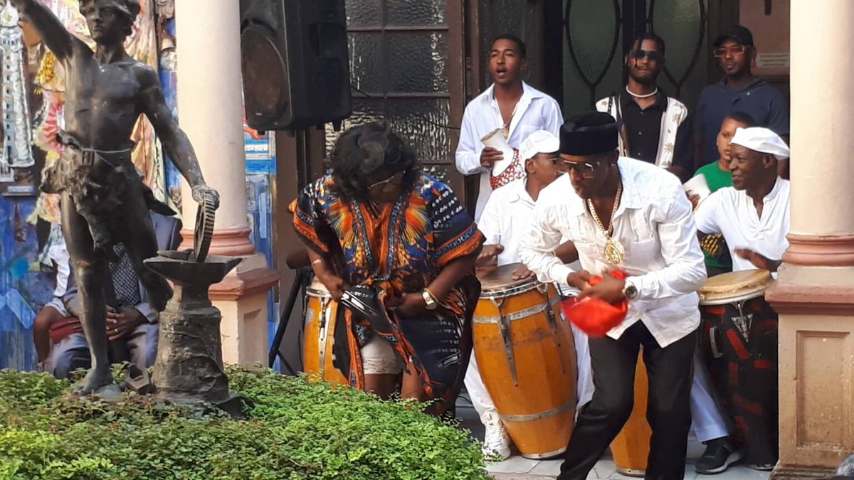 💃🕺¡Siente el ritmo de Cuba! 🎶 Déjate llevar por la música en vivo y la alegría de su gente. 💖

#MusicaCubana #CubaUnica #CubaTravel #VisitaCuba