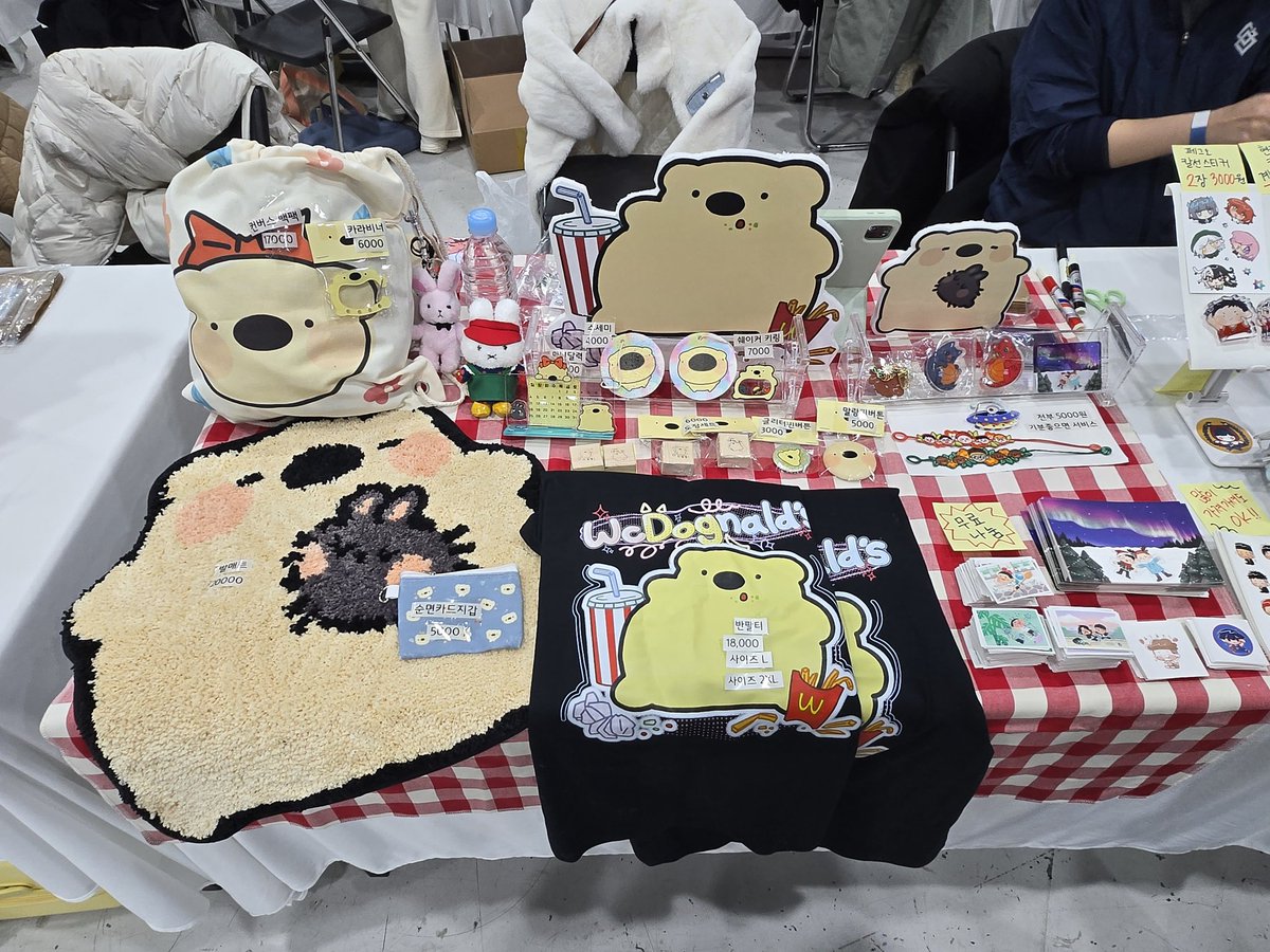 DDa_cchi_'s tweet photo. 부스 어떻게든 열었숩니당 ㅎㅎ 
구경오세욤 https://t.co/8HsTG7HIKr