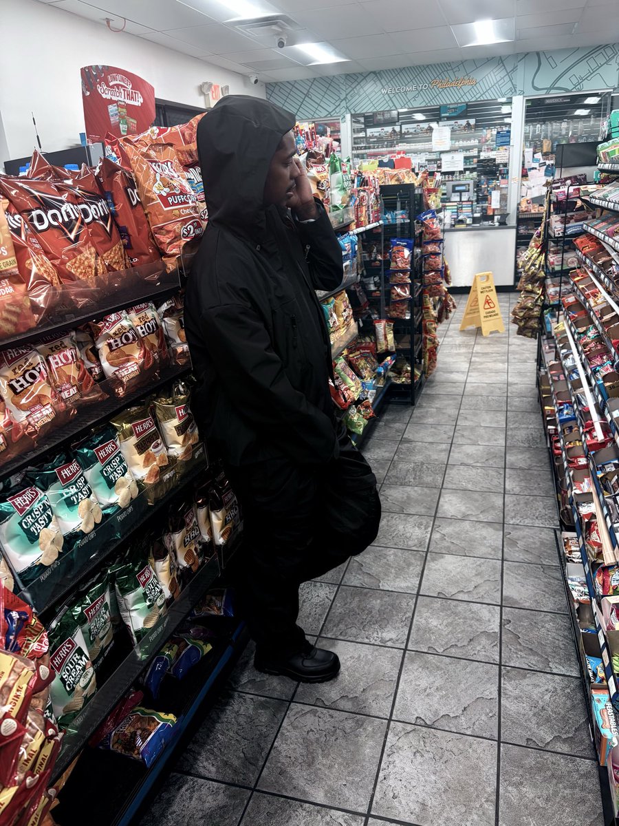 a bitch never taught me nothing but to never get too comfortable🖤🤷🏾‍♂️