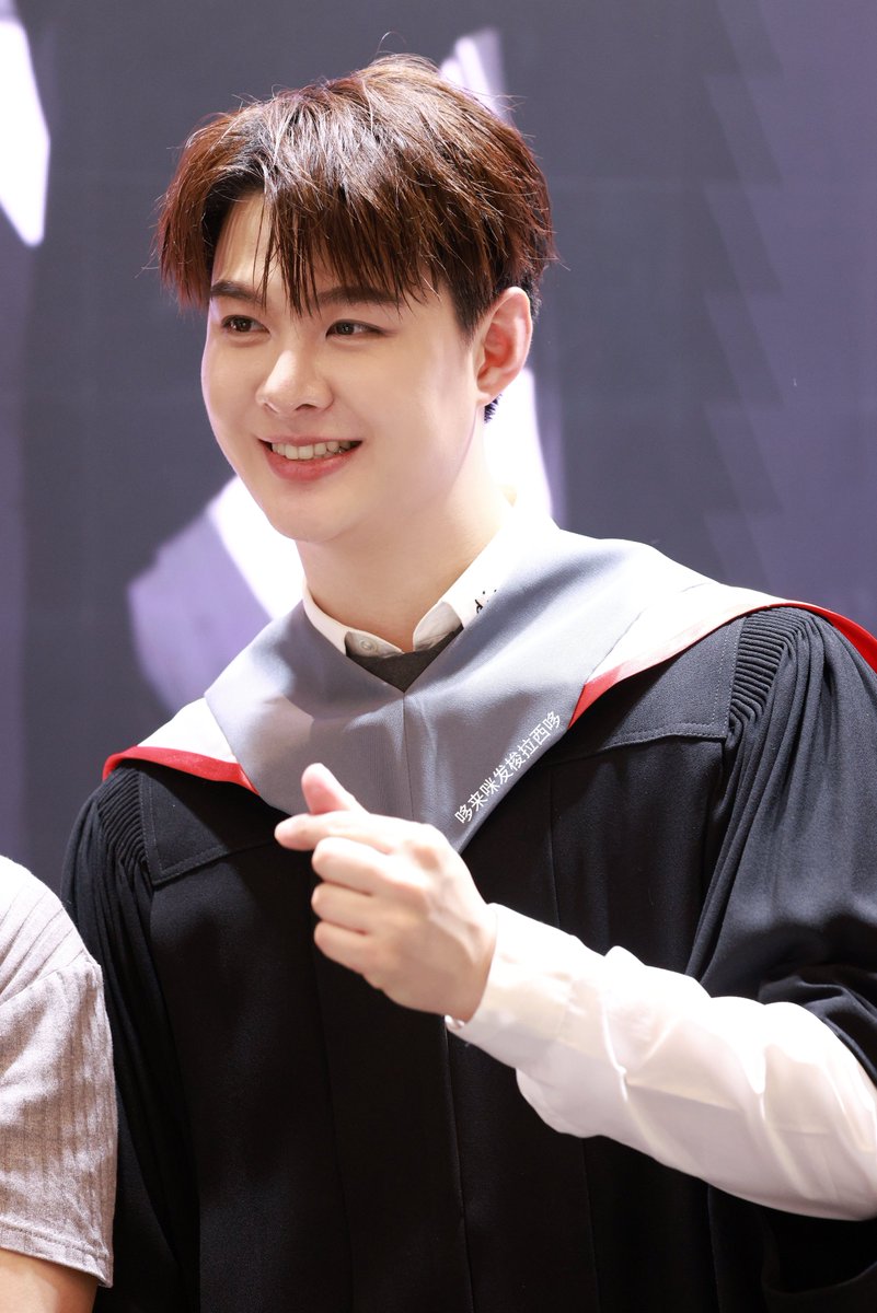 好温柔😊🥹

SAINT MASTER GRADUATION
#เซ้นต์จบปริญญาโทแล้วครับ 
#Saint_sup #MingEr