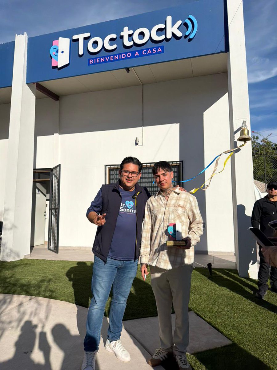 Una visita que tocó corazones: Natanael Cano y su gesto solidario con la niñez

El cantante Natanael Cano visitó este día las instalaciones de Fundación Doctor Sonrisas en el espacio Toc Tock – Bienvenido a Casa, donde recibió un reconocimiento por el donativo solidario que