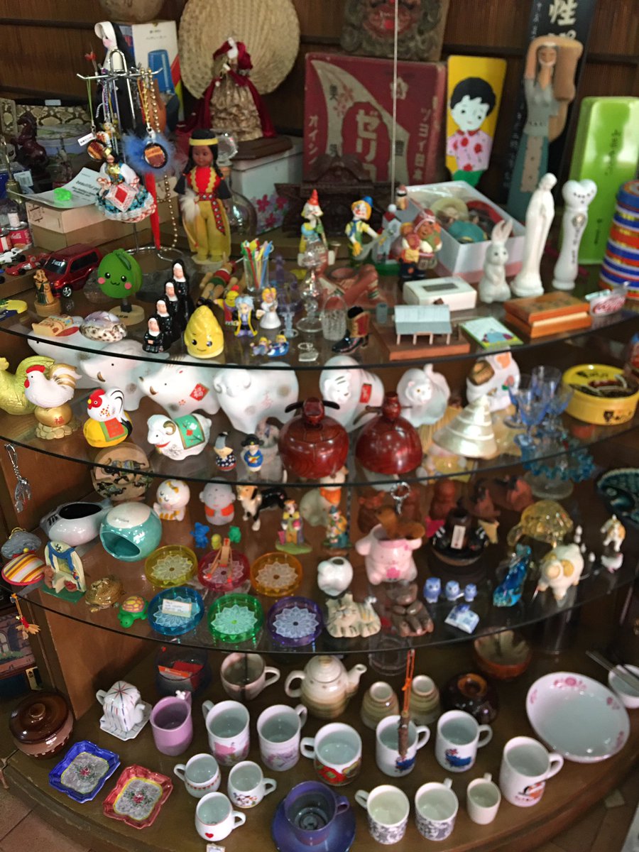 RetroREDLIST's tweet photo. This is the only place in the Arashiyama area where you can meet the authentic old Japanese culture! Open until 18:00 
#pottery
#kokeshi
#souvenir
#geek
#otaku
#kawaii
#matchabowl
#folkart
#sakevessel
#hobby
#book
#oldcar
#sundrygoods
#retro
#doll
#toy
#wooden
#cheap
#rock
#art https://t.co/0tetXAEmsv