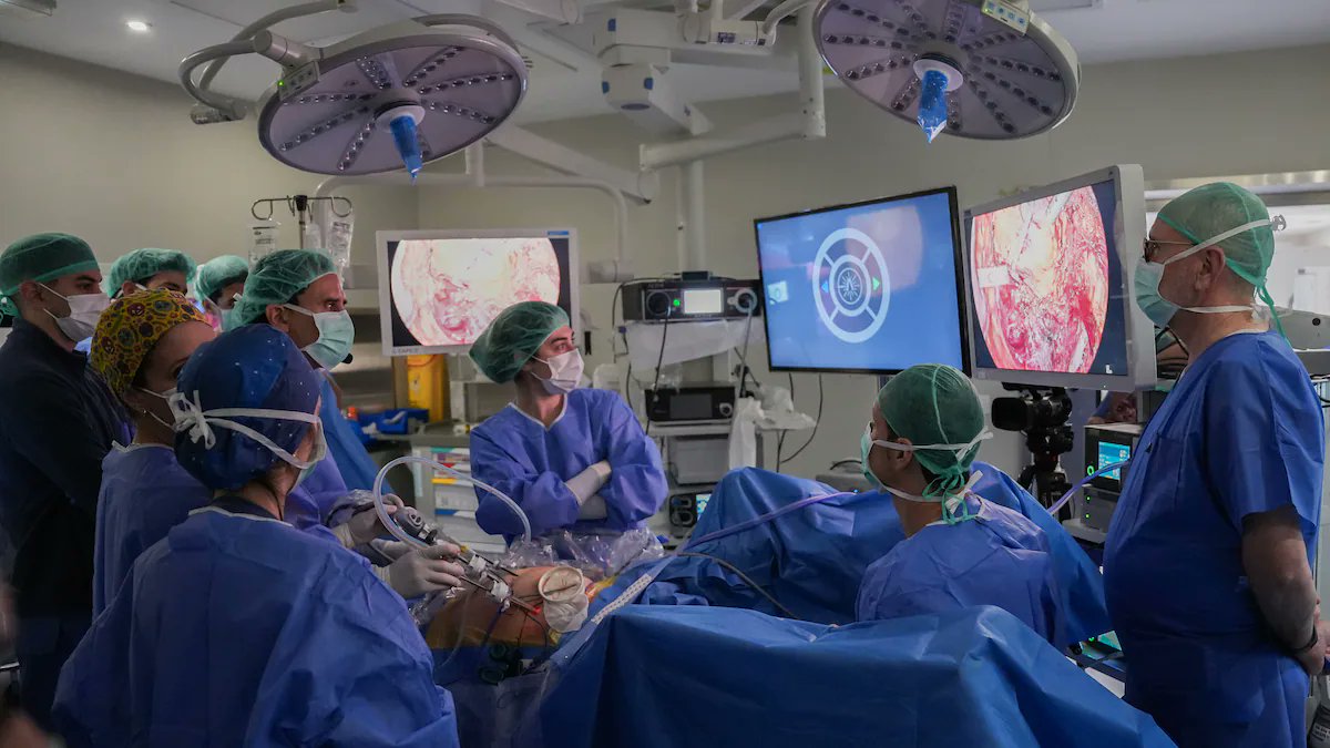 AlertaMundoNews's tweet image. 🔴 | Una vacuna para prevenir el cáncer de colon muestra resultados prometedores. 

AVANCE HISTÓRICO: La vacuna Nous-209 logra frenar el cáncer en pacientes de alto riesgo.

El estudio más reciente, publicado el 16 de enero de 2026, revela que la vacuna experimental Nous-209 ha…