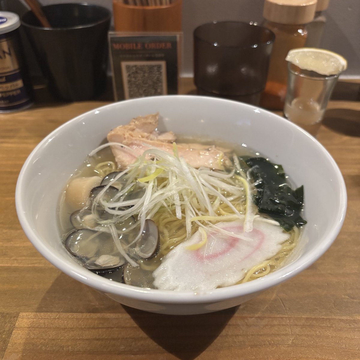 mihocy's tweet photo. 居酒屋→居酒屋→カラオケスナック→締めラーメンという、次の日使い物にならなくなるコースだったのに割と元気👀
オルニのおかげ…？「この世から二日酔いを無くす」って言うのは伊達じゃないのかもしれない。このスープだけでも売って欲しいー https://t.co/BTb7wq4EOT
