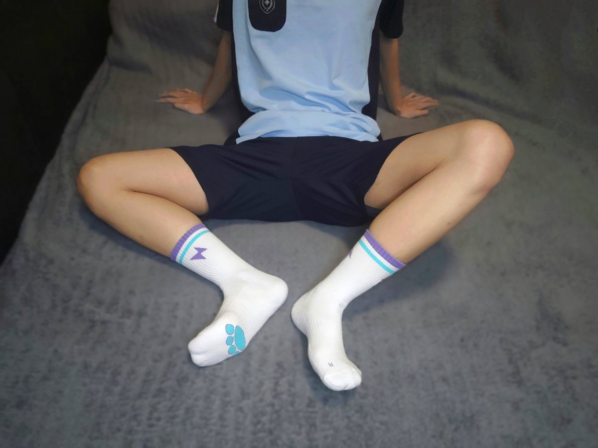 再补俩张没有穿反的爪袜，还是龙耀工坊的袜子🧦😋
<a href="/Longyao1118/">龙耀工坊</a> 
#白袜 #爪袜 #校服 #白袜弟弟