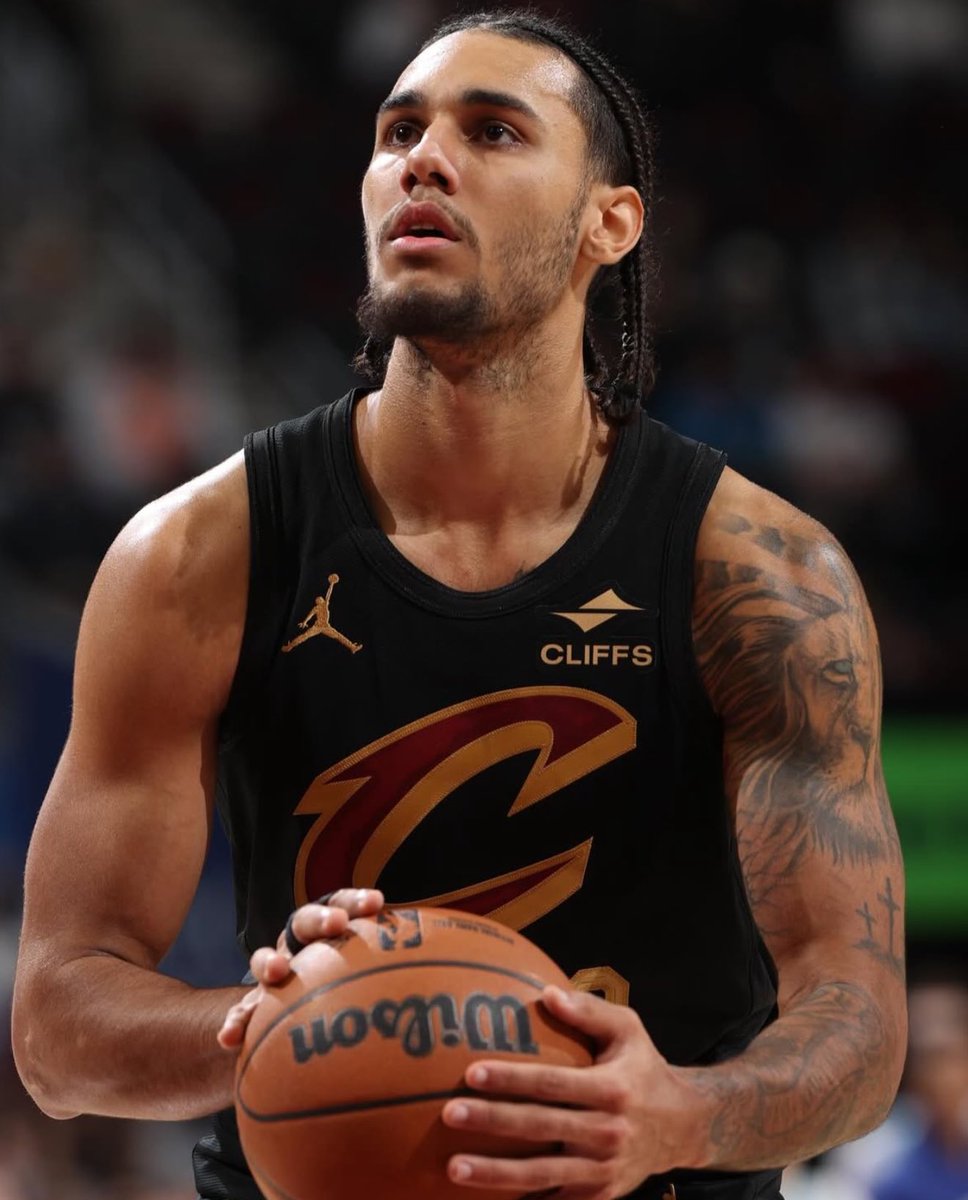 JAYLON TYSON TONIGHT:

39 POINTS
5 REBOUNDS 
4 ASSISTS 
13/17 FGM
7/9 3PM
6/6 FTM
38 MINUTES